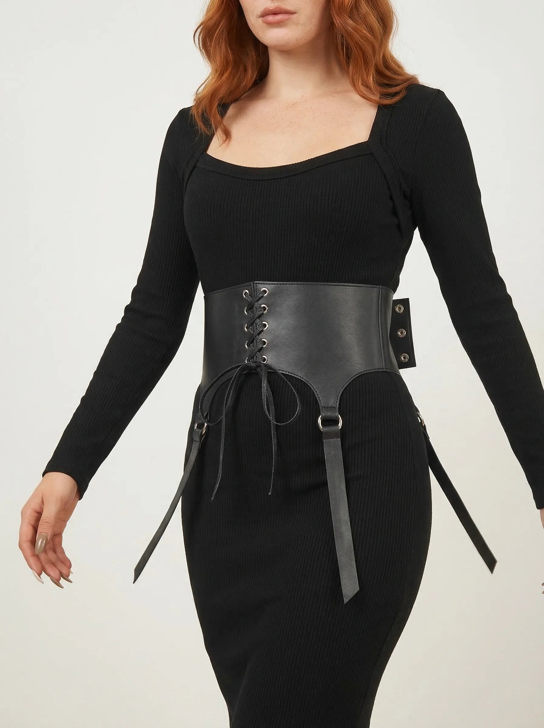 Ceinture Corset à Lacets Noire - Vue mouvement (plus-size)