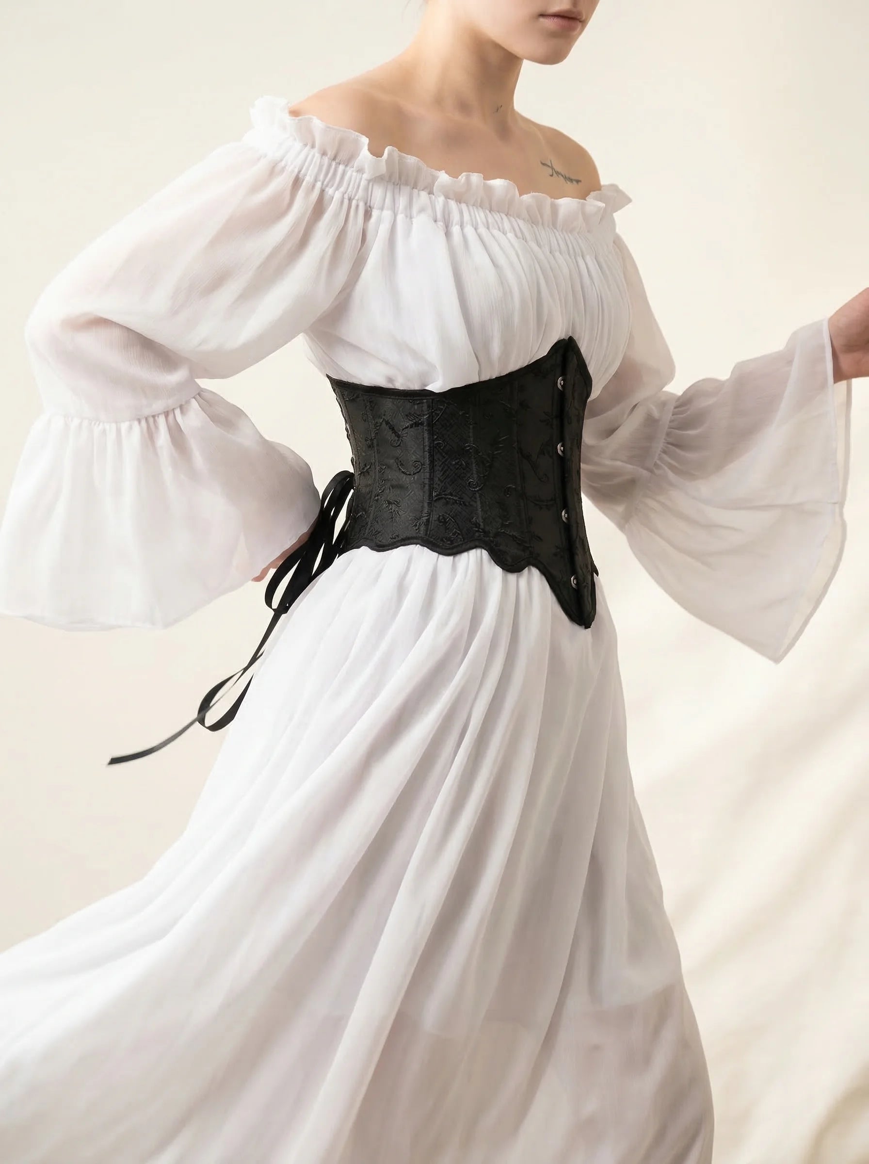 Ceinture Corset Brodée - Vue mouvement (petite)