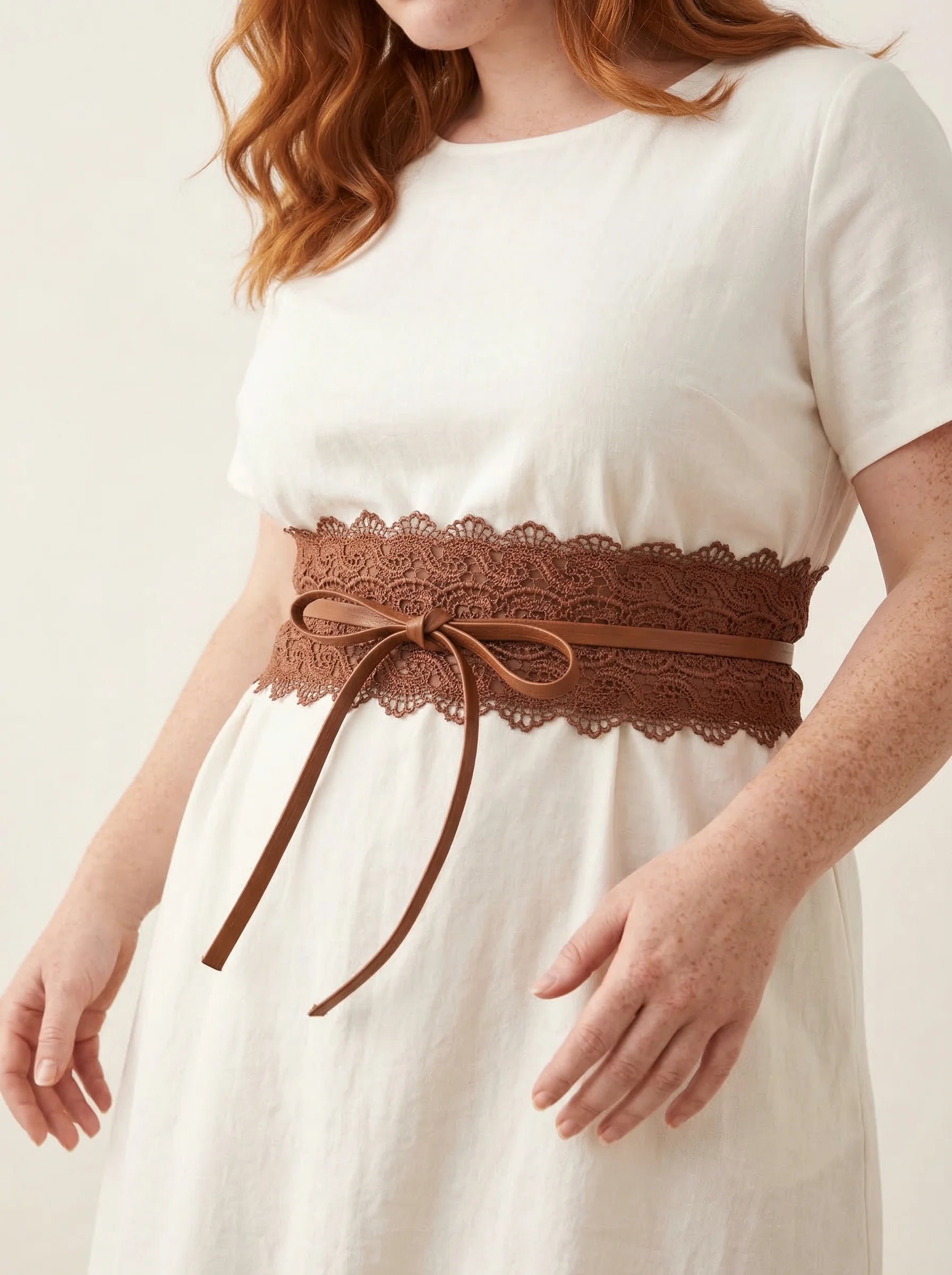 Ceinture Corset en Dentelle - Vue mouvement (plus-size)
