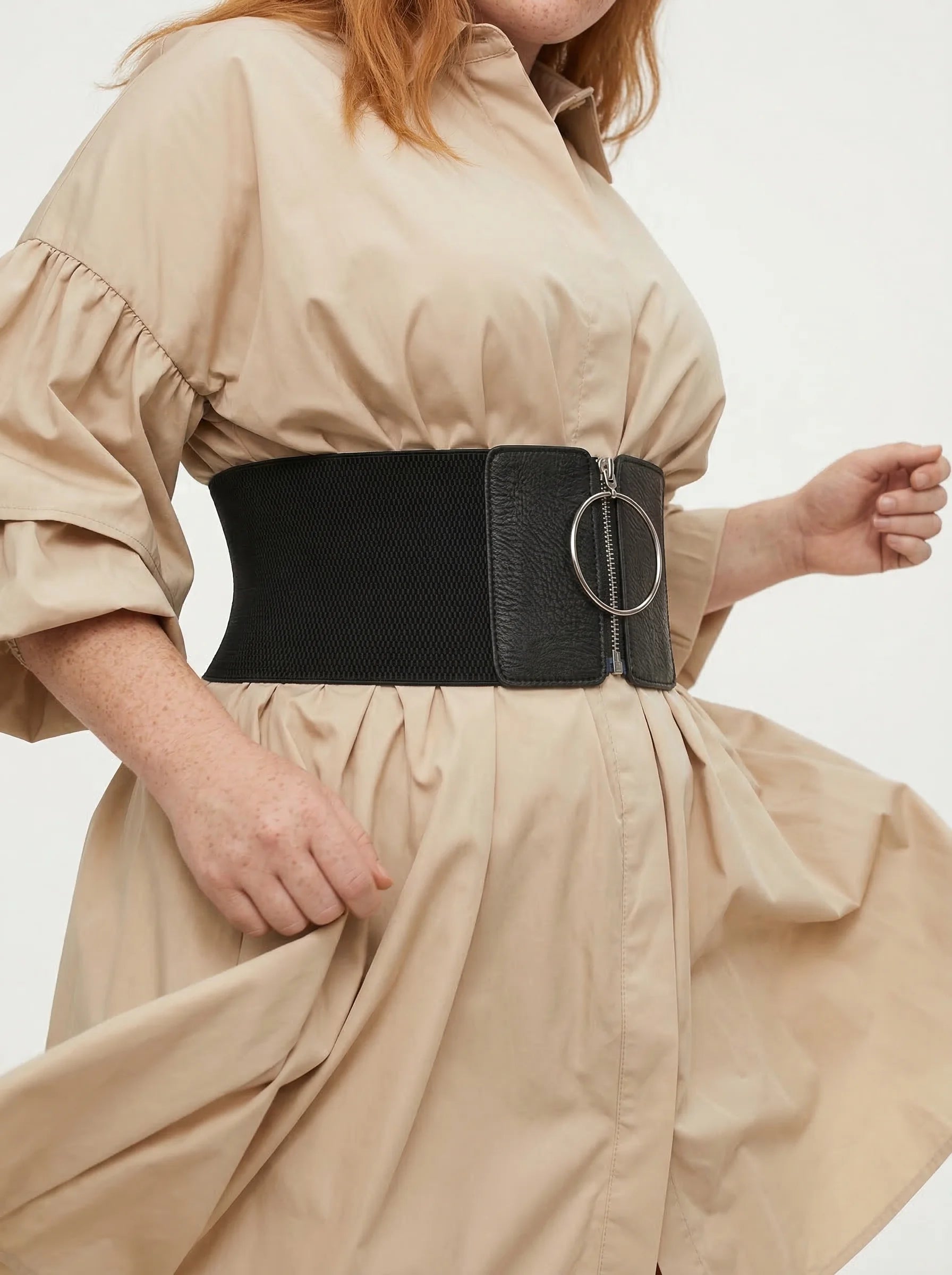 Ceinture Corset Noire à Anneau - Vue mouvement (plus-size)