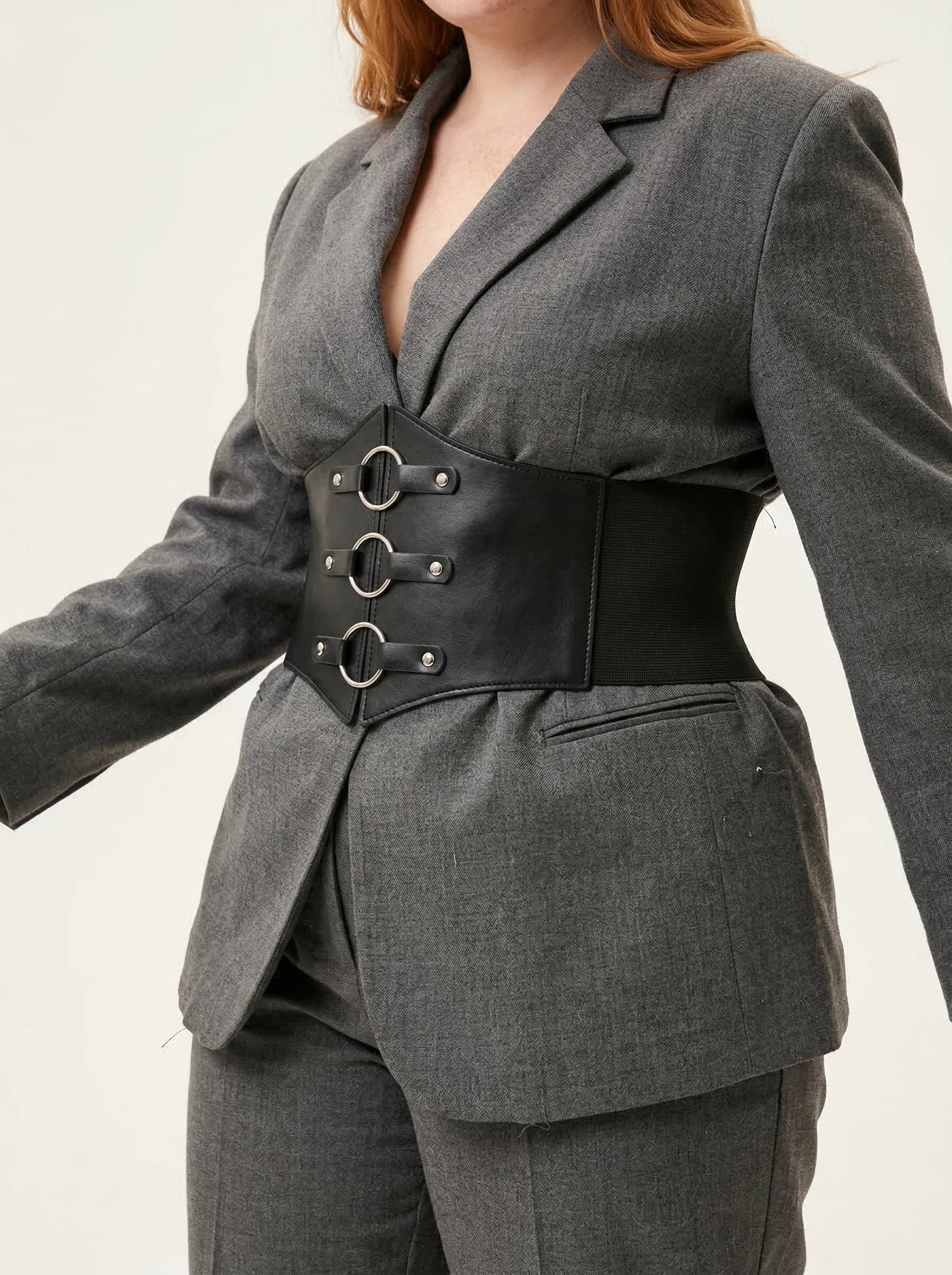 Ceinture Corset Noire à Anneaux - Vue mouvement (plus-size)