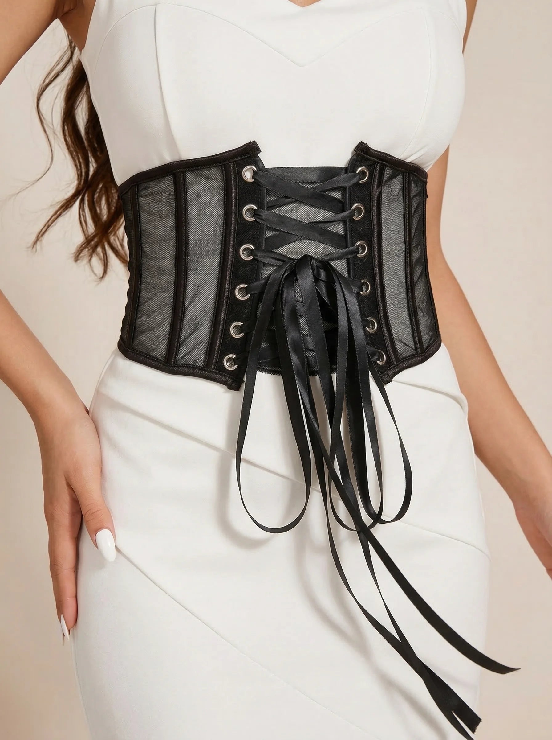 Ceinture Corset Noire à Laçage - Vue mouvement (moyenne)