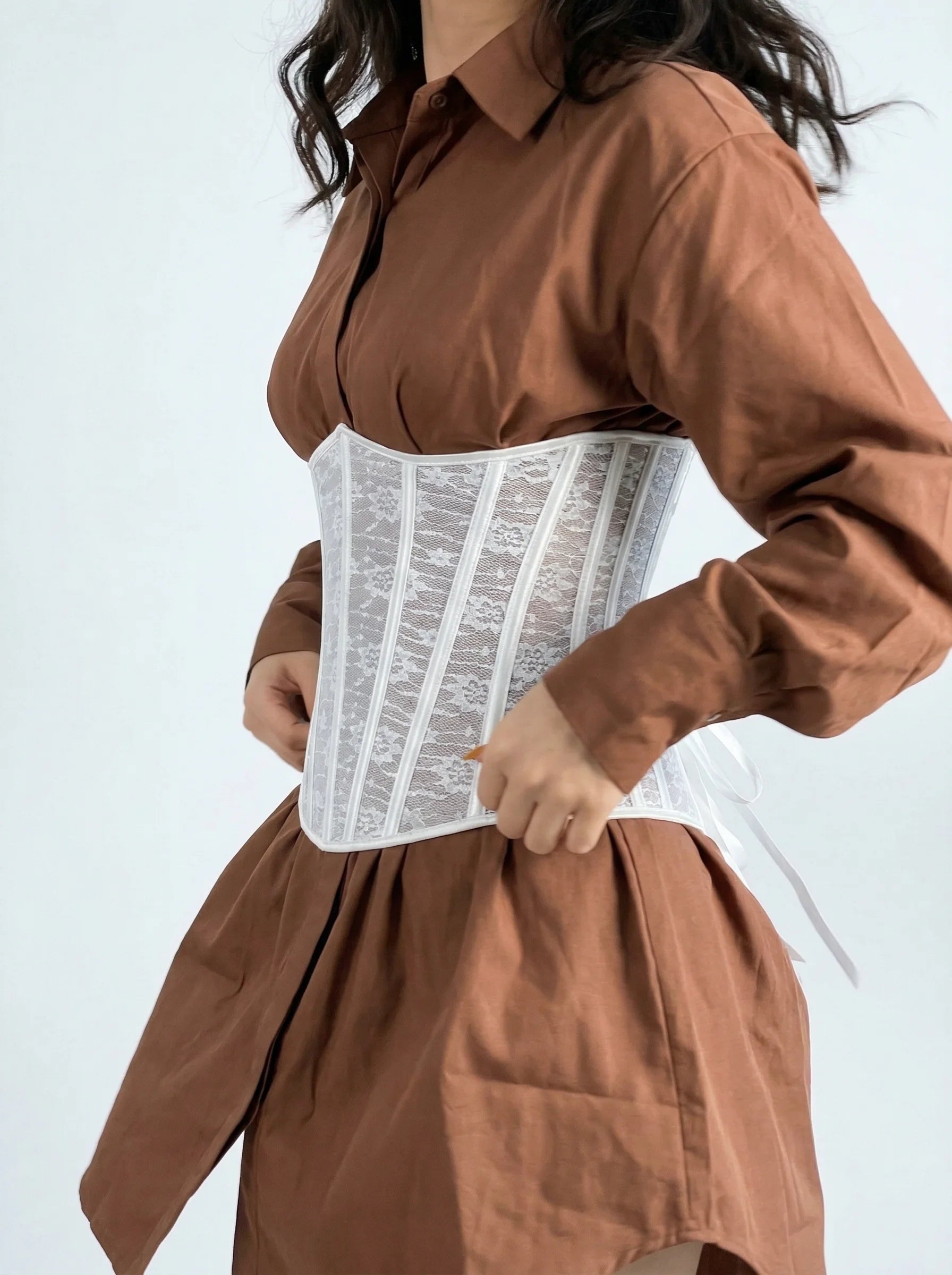 Corset Blanc Dentelle - Vue mouvement (moyenne)