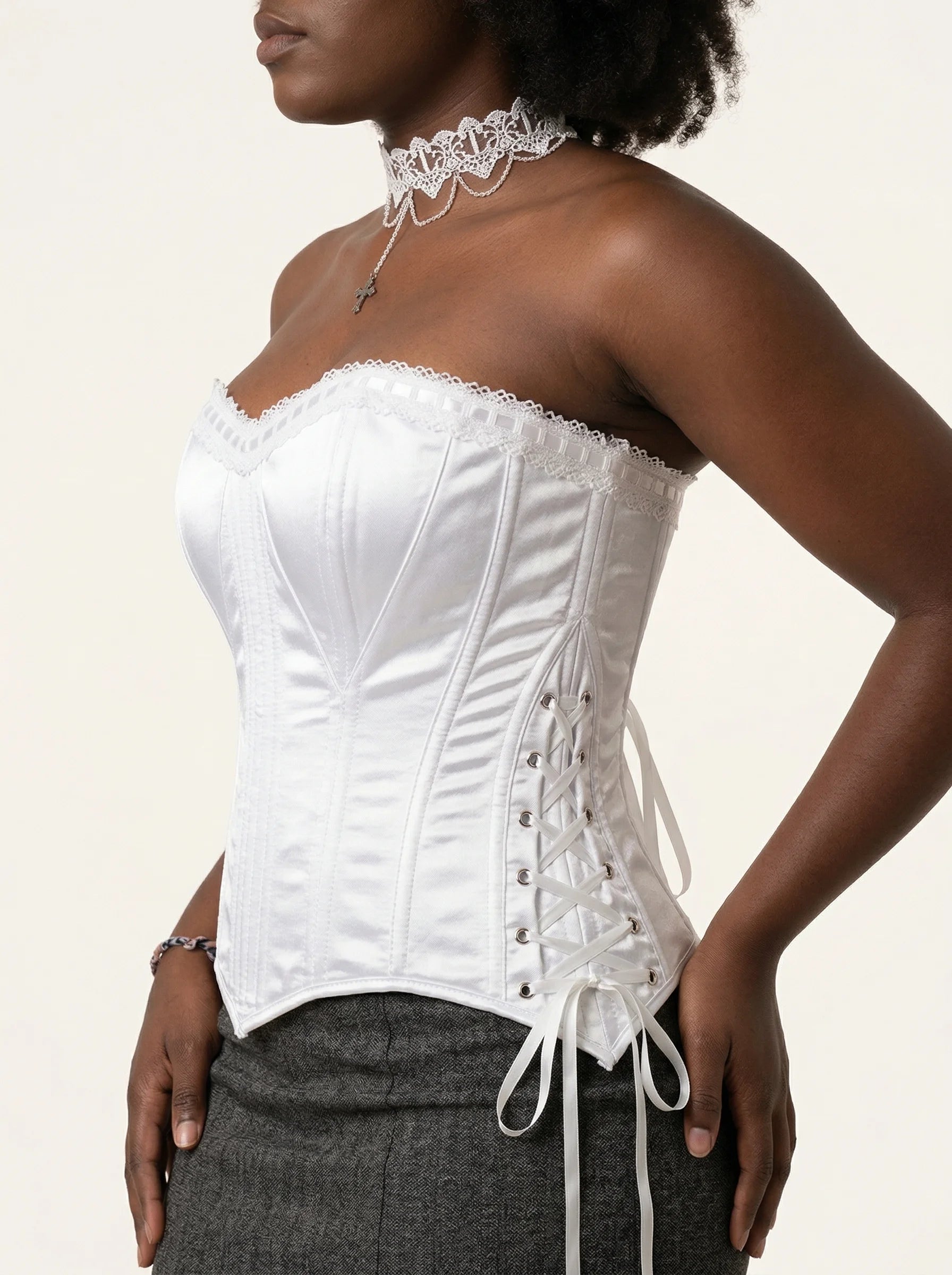 Corset Blanc Satin - Vue profil (curvy)