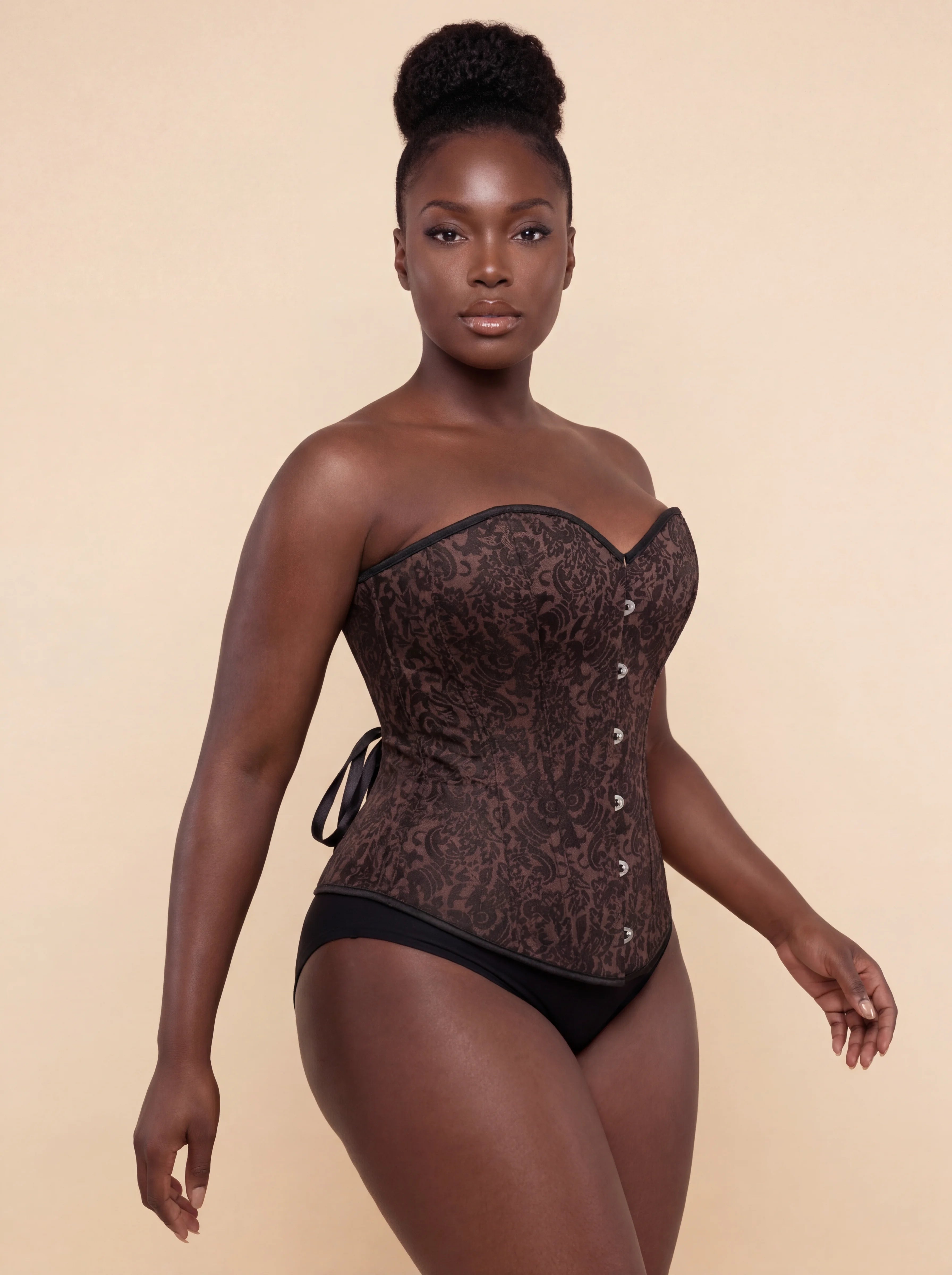 Corset Steampunk Gothique - Vue mouvement (curvy)