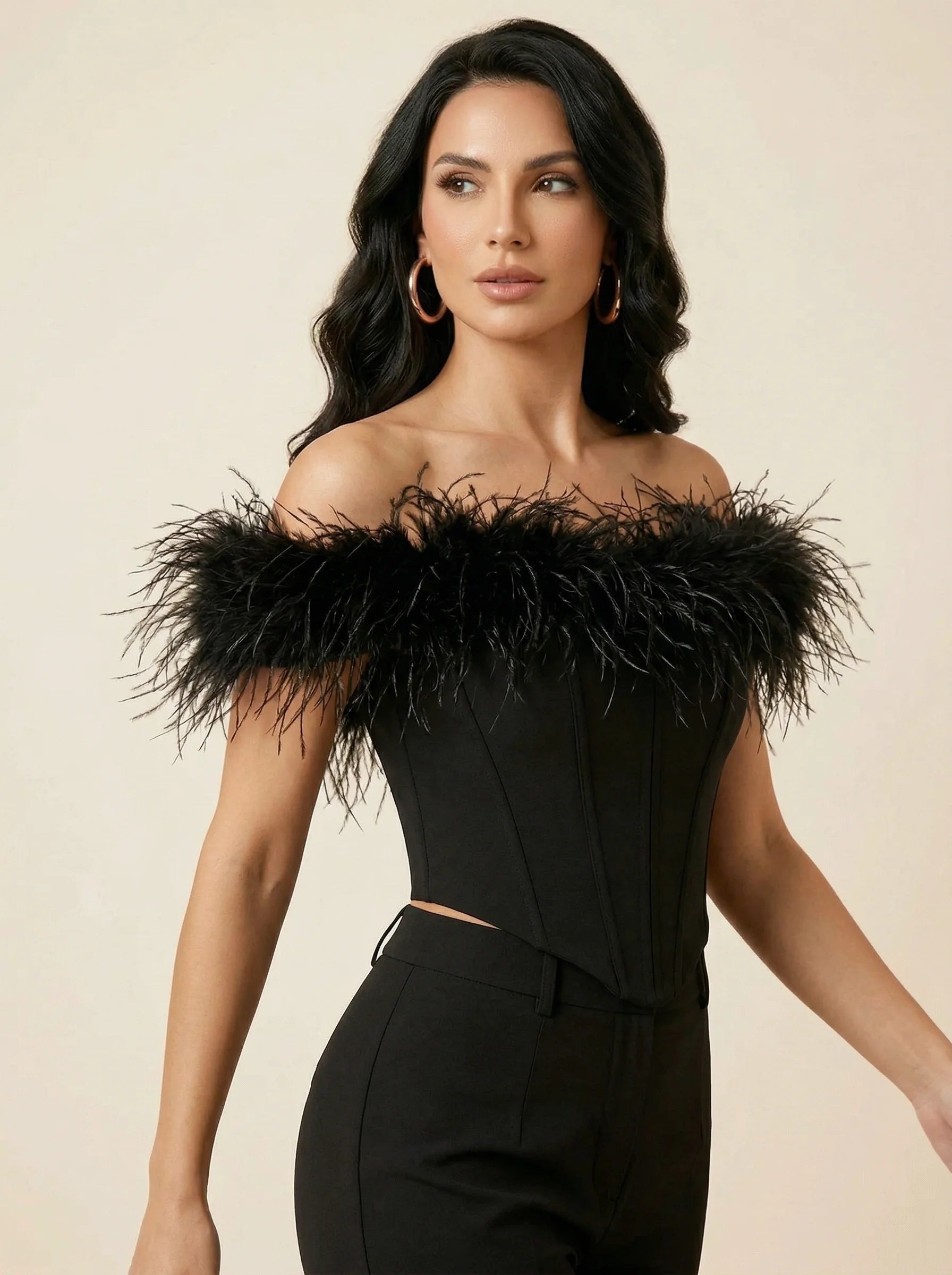 Corset Noir à Plumes - Vue mouvement (moyenne)