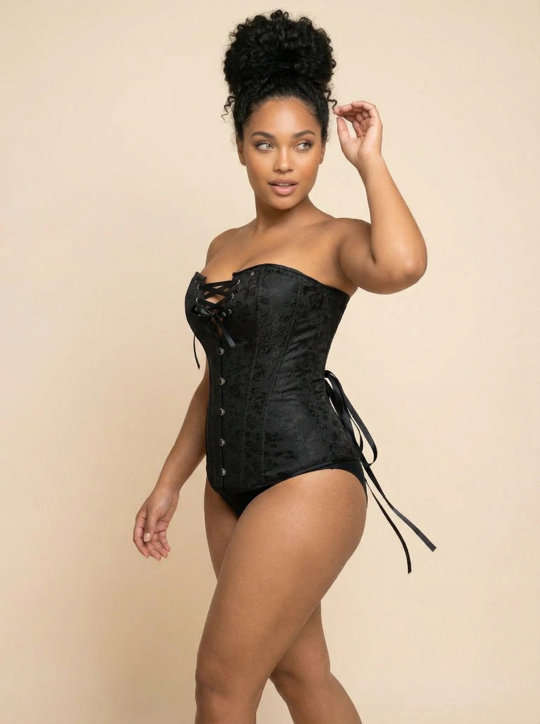 Corset Noir Fleur - Vue mouvement (curvy)